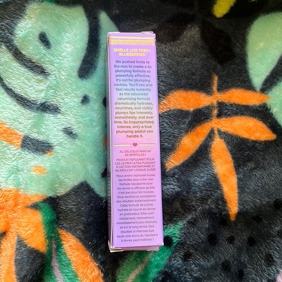 Too Faced Lip Injection Maximum Plump Strength Plumper Gloss -blueberry buzz - Picture 3 of 6